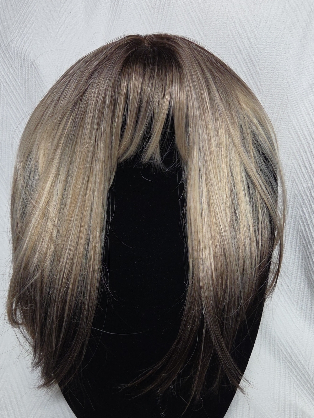 16" Straight Ombre Blonde Layered Synthetic Wig with Bangs (NWT)